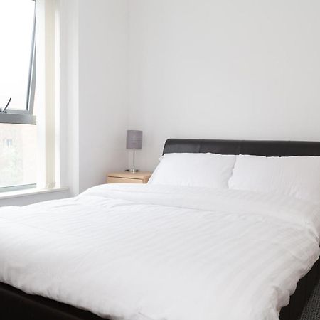 Serviced Apartment In Liverpool City Centre - Free Parking - Balcony - By Happy Days Exterior foto