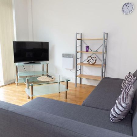 Serviced Apartment In Liverpool City Centre - Free Parking - Balcony - By Happy Days Exterior foto