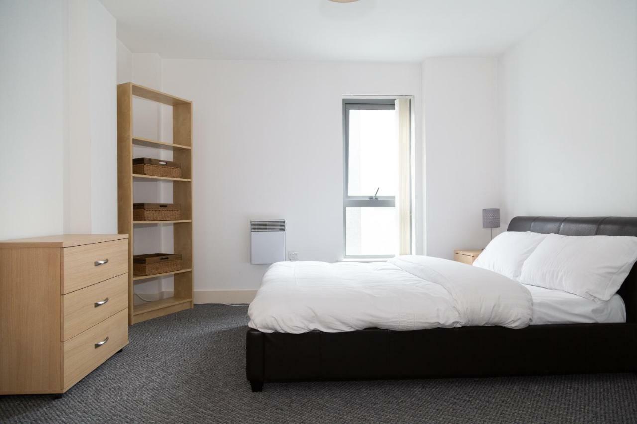 Serviced Apartment In Liverpool City Centre - Free Parking - Balcony - By Happy Days Exterior foto