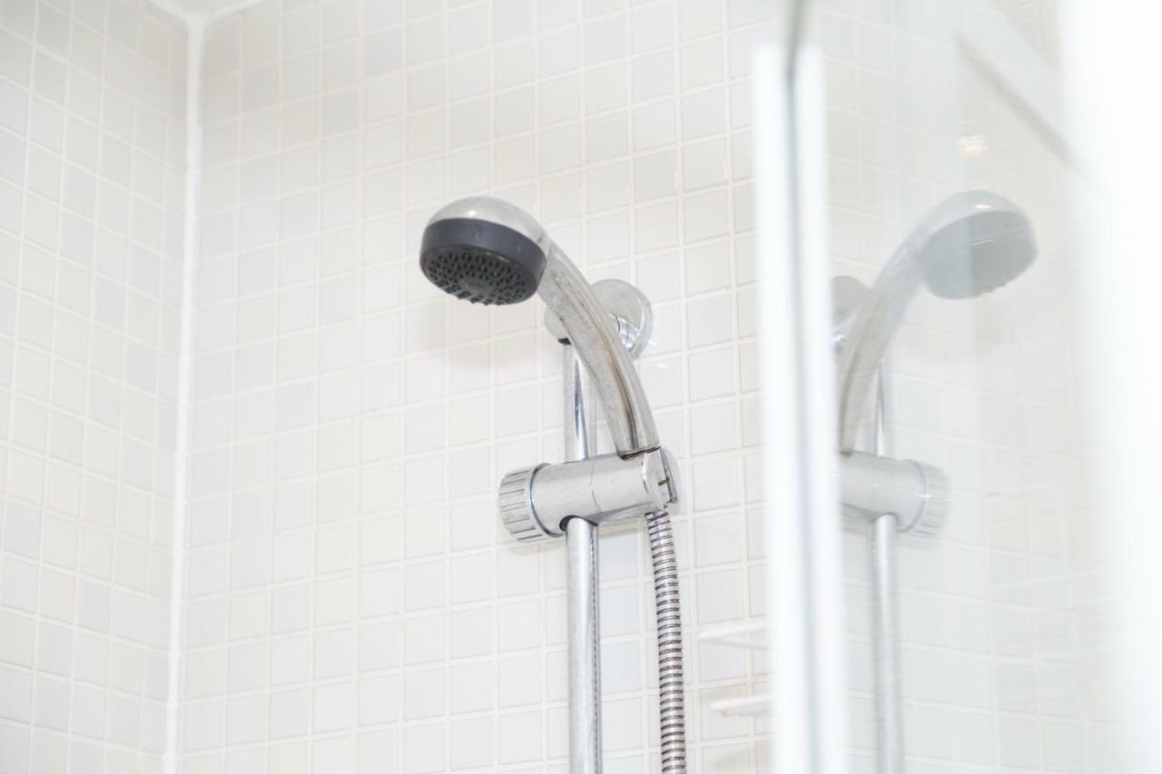 Serviced Apartment In Liverpool City Centre - Free Parking - Balcony - By Happy Days Exterior foto