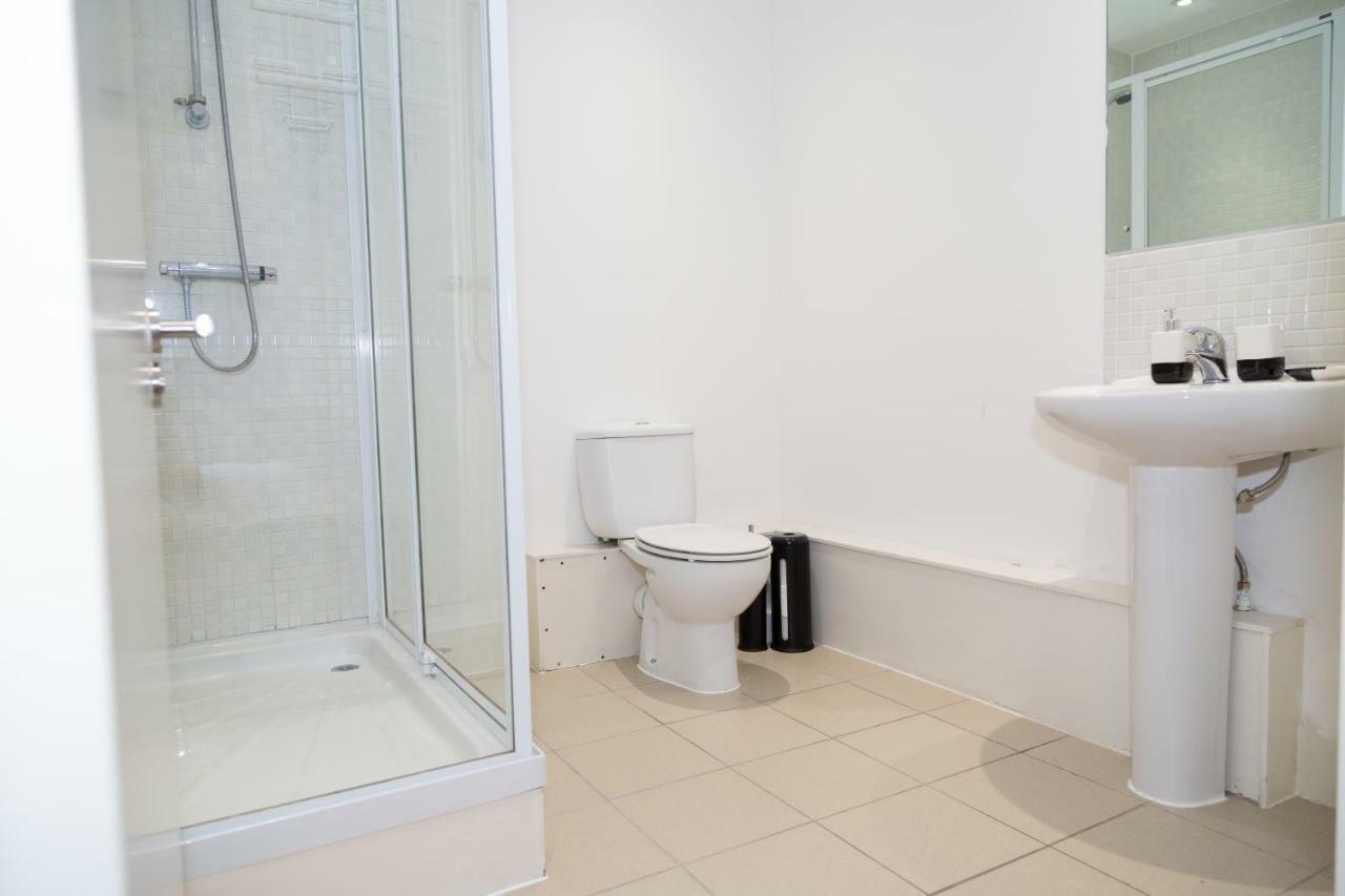 Serviced Apartment In Liverpool City Centre - Free Parking - Balcony - By Happy Days Exterior foto